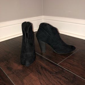 Black size 6 ankle booties